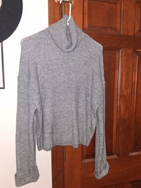 H&M Gray Ribbed Turtleneck Sweater